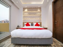 OYO 23088 Hotel Dev Palace
