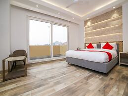 OYO 23088 Hotel Dev Palace