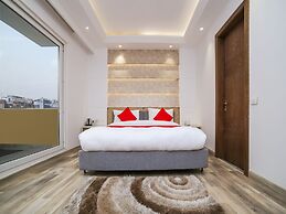 OYO 23088 Hotel Dev Palace