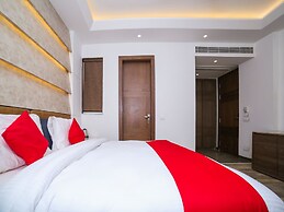 OYO 23088 Hotel Dev Palace