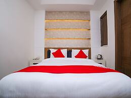 OYO 23088 Hotel Dev Palace