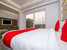 OYO 23088 Hotel Dev Palace