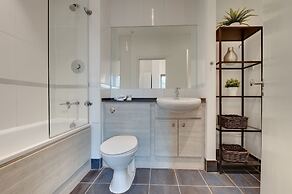 Crown Apartments By Week2Week