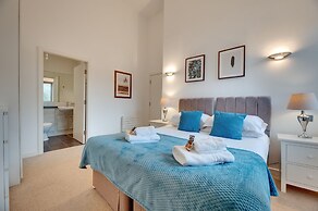 Crown Apartments By Week2Week