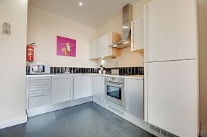 Crown Apartments By Week2Week