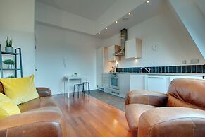 Crown Apartments By Week2Week