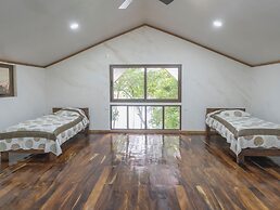Los Vivos Beachfront Experience