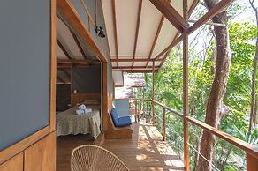 Los Vivos Beachfront Experience