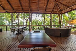 Los Vivos Beachfront Experience