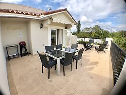 3BR Home wRooftop by Ideal Experience VR