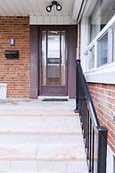 Spacious Apartment in Forest Hill (Free Parking)