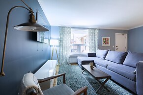 Spacious Apartment in Forest Hill (Free Parking)