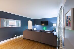 Spacious Apartment in Forest Hill (Free Parking)