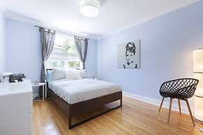 Bright 4-Bedroom in Forest Hill