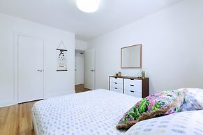 Bright 4-Bedroom in Forest Hill