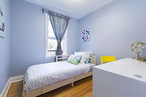 Bright 4-Bedroom in Forest Hill