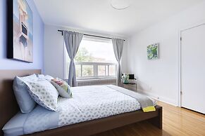 Bright Hideaway in Forest Hill with Parking