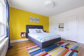 Bright Hideaway in Forest Hill with Parking