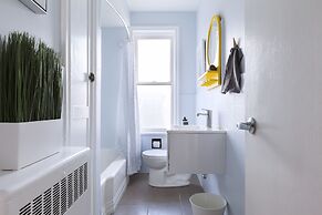 Bright Hideaway in Forest Hill with Parking