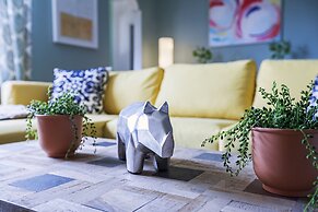 Bright Hideaway in Forest Hill with Parking