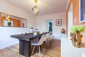 Bright Hideaway in Forest Hill with Parking