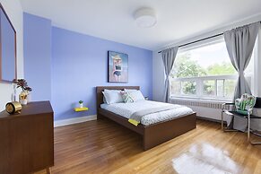 Bright Hideaway in Forest Hill with Parking