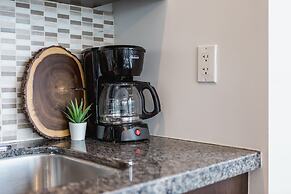 QuickStay - Modern 2-Bedroom Condo, Panoramic City Views