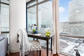 QuickStay - Luxurious 2-Bedroom Condo, Downtown Core