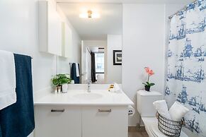 QuickStay - Luxurious 2-Bedroom Condo, Downtown Core