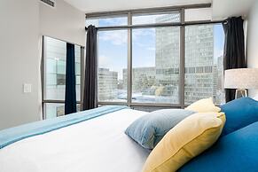 QuickStay - Luxurious 2-Bedroom Condo, Downtown Core