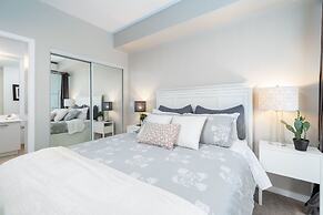 QuickStay - Luxurious 2-Bedroom Condo, Downtown Core