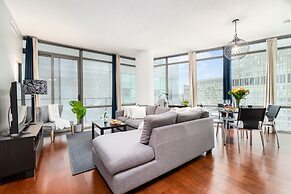 QuickStay - Luxurious 2-Bedroom Condo, Downtown Core