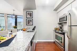 QuickStay - Luxurious 2-Bedroom Condo, Downtown Core