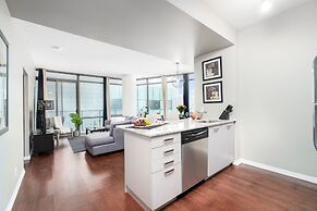 QuickStay - Luxurious 2-Bedroom Condo, Downtown Core