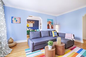 Vibrant Apartment in Forest Hill (Free Parking)