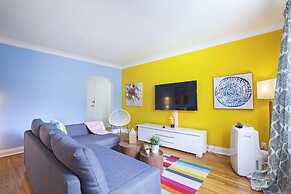 Vibrant Apartment in Forest Hill (Free Parking)