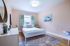 Vibrant Apartment in Forest Hill (Free Parking)