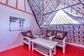 Villa Dora and Holly