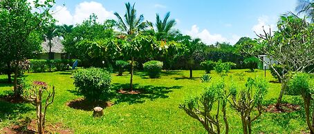 Villa Dora and Holly