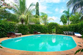 Villa Dora and Holly