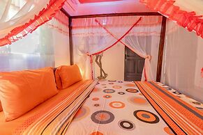 Villa Dora and Holly