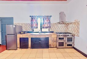 Villa Dora and Holly