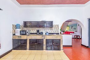 Villa Dora and Holly