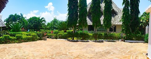 Villa Dora and Holly