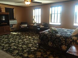 Caldwell Messenger Suites