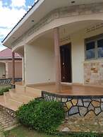 C & G Heritage Cottage