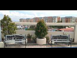 Ekonumi Rooms at Benrosi Plaza