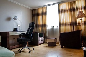 Chesterfield Hotel & Suites