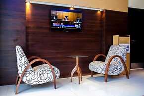 Chesterfield Hotel & Suites