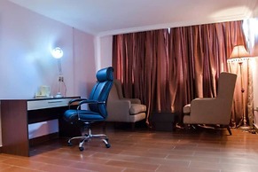 Chesterfield Hotel & Suites